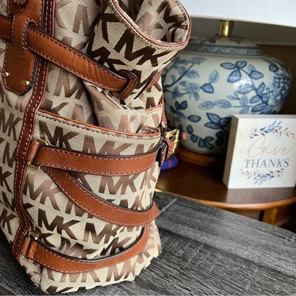 Michael Kors Signature Gansevoort  Fabric Leather Straps Shoulder Bag/ Crossbody - Picture 5 of 10